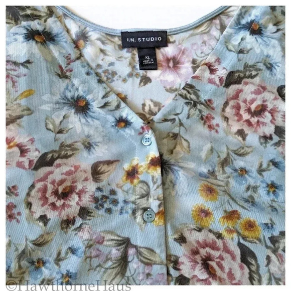 I.N. STUDIO Floral Flutter Sleeve Button Down Top Size XL Stretch Layered - Picture 3 of 7